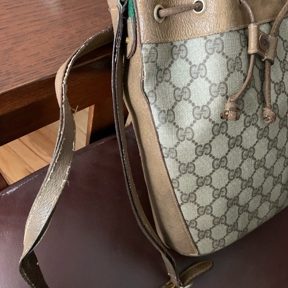 Authentic Gucci - Picture 10 of 11